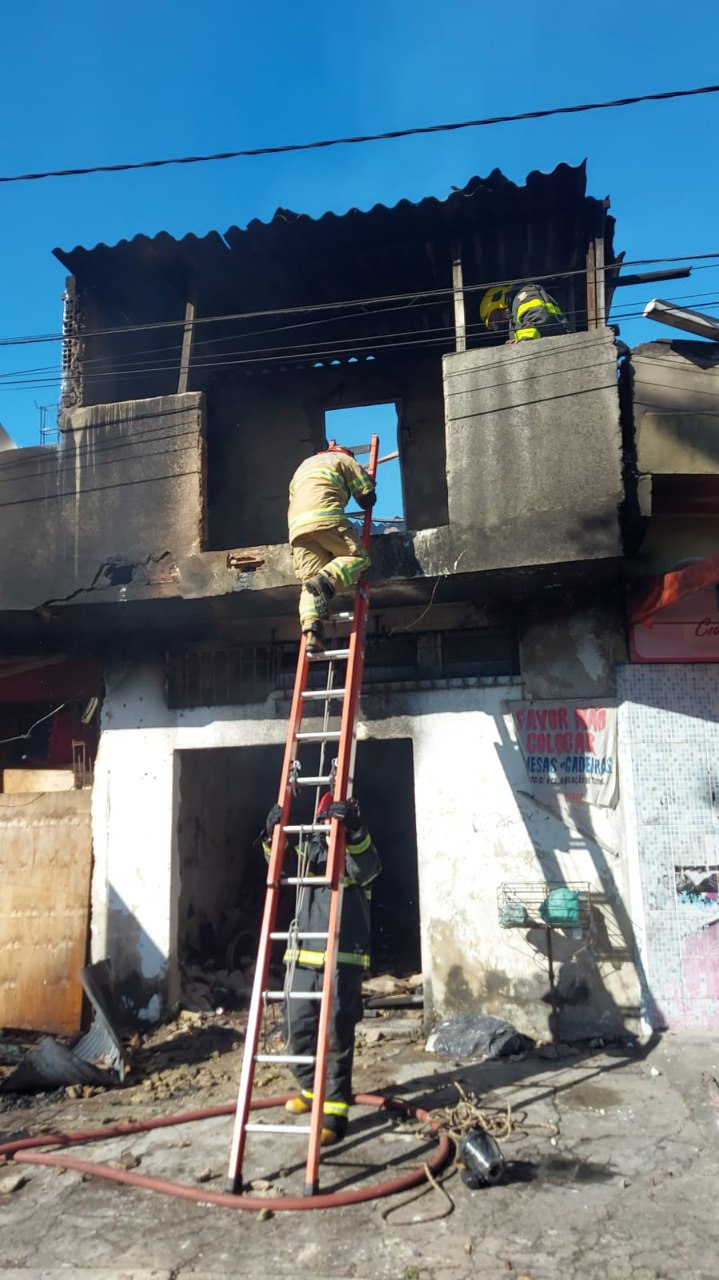 Defesa Civil de BH interdita imóvel após incêndio com morte de adolescente - Foto: Divulgação/Corpo de Bombeiros