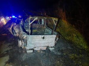 Motorista morre carbonizado após acidente na BR-262, em Araújos - Foto: Divulgação/PRF