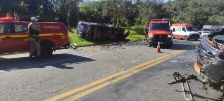 Quatro pessoas ficam feridas em acidente em estrada de Minas Gerais - Foto: Divulgação/Corpo de Bombeiros