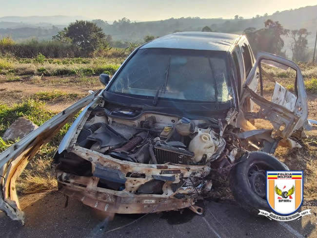 Homem morre ejetado de caminhão após acidente em estrada de MG - Foto: Divulgação/Polícia Militar Rodoviária