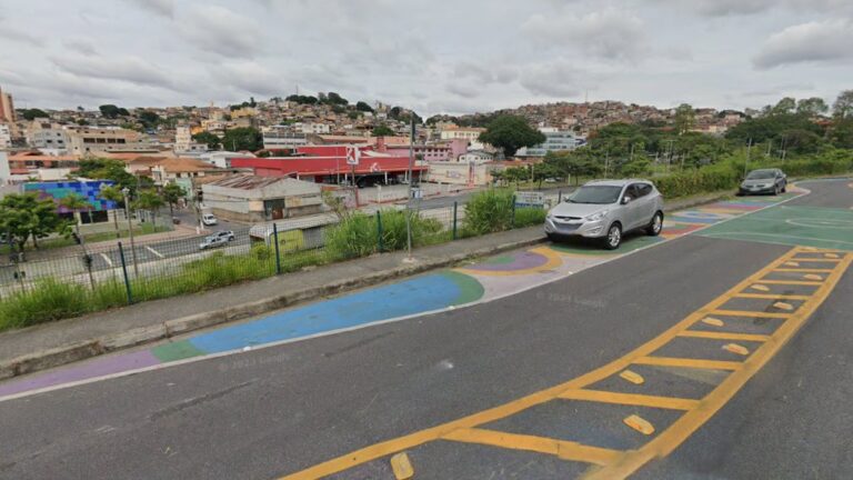 Homem em situação de rua é encontrado morto no bairro Lagoinha, em BH - Foto: Reprodução/Google Street View