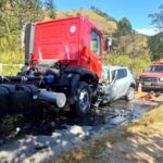 Acidente frontal entre carro e caminhão mata homem na MG-350, em Itajubá - Foto: Divulgação/Corpo de Bombeiros