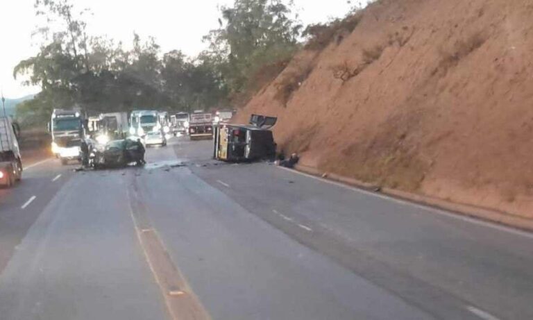 Acidente grave entre van e carro deixa vítimas fatais e feridos na BR-040 - Foto: Reprodução/Redes Sociais