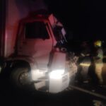 Batida entre carreta e caminhão deixa vítima fatal na BR-050, em Uberaba - Foto: Divulgação/Corpo de Bombeiros