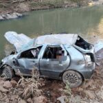 Mulher morre após carro cair de ponte em estrada de Igaratinga - Foto: Divulgação/Corpo de Bombeiros