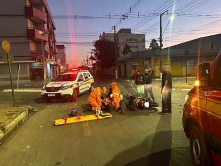Militar do Exército fica ferido em acidente de moto em Patos de Minas - Foto: Divulgação/Corpo de Bombeiros