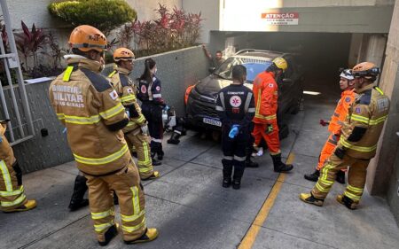 Idosa morre atropelada pelo próprio carro na garagem de prédio em BH - Foto: Divulgação/CBMMG