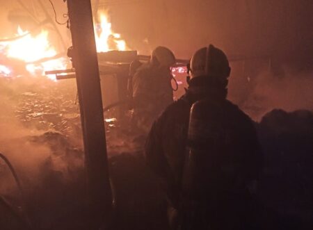 Incêndio de grandes proporções atinge galpão antigo da Ricardo Eletro em Contagem - Foto: Divulgação/Corpo de Bombeiros