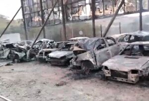 Incêndio atinge pátio e destrói cerca de 50 carros na Grande BH; VÍDEO - Foto: Divulgação/CBMMG