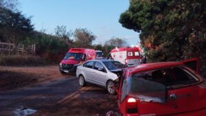 Seis pessoas ficam feridas após acidente em estrada de MG - Foto: Divulgação/CBMMG