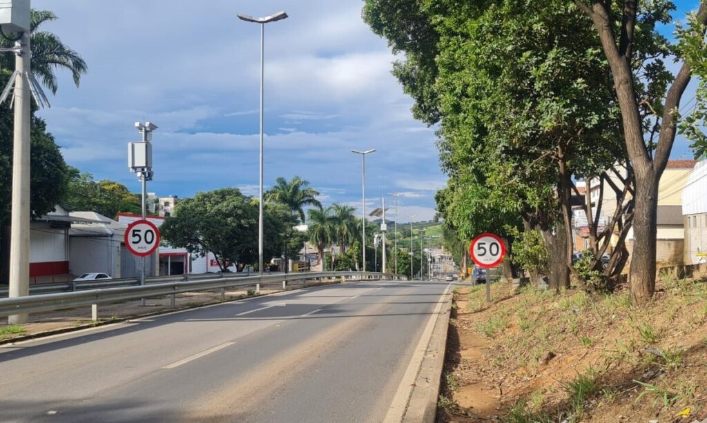 Radar fixo na BR-116, em Caratinga - Foto: Divulgação/PRF