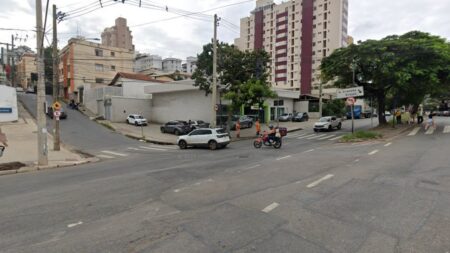 Idoso morre atropelado na faixa de pedestre no bairro Alto Barranco, em BH - Foto: Reprodução/Google Street View