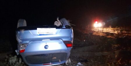 Carro capotar e mata duas pessoas em estrada de MG - Foto: Divulgação/PMRv