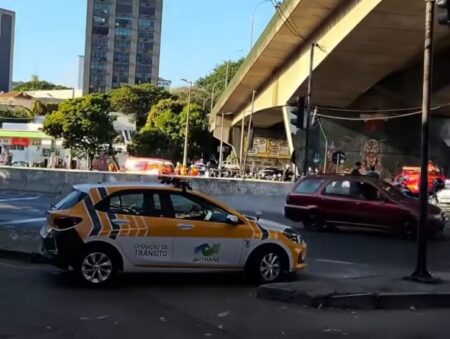 Guarda municipal cai de garupa de moto no leito do Ribeirão Arrudas, em BH - Foto: Reprodução/Redes Sociais