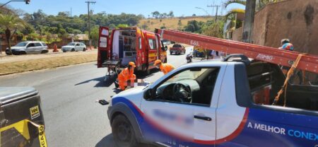 Ciclista é socorrido com traumatismo craniano após ser atropelado por carro em Araxá - Foto: Divulgação/CBMMG