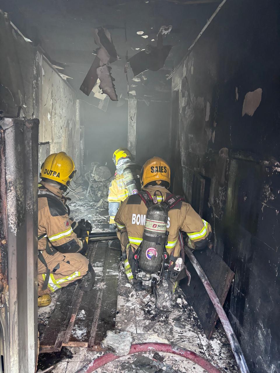 Loja é destruída por incêndio no bairro Novo São Lucas, em BH - Foto: Divulgação/CBMMG