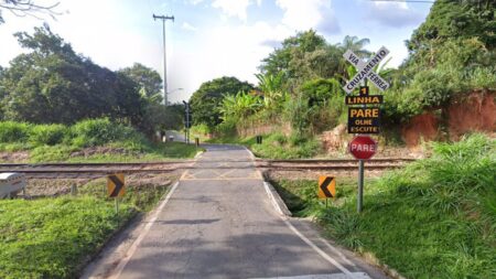 Homem é morto a tiros em linha férrea na Grande BH - Foto: Reprodução/Google Street View