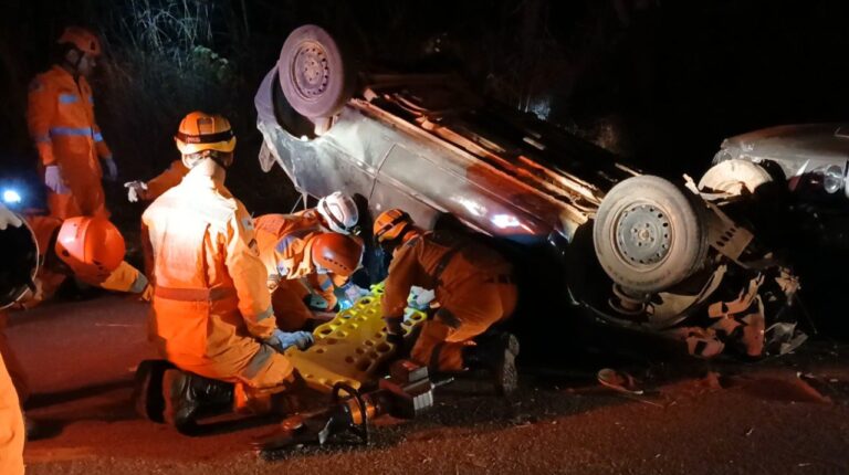 Acidente entre carros deixa morto e feridos na MG-010, na Grande BH - Foto: Divulgação/Renato Marques/RM Notícias