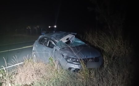 Criança de 11 anos morre após carro capotar na MG-181, em João Pinheiro - Foto: Divulgação/Polícia Militar Rodoviária