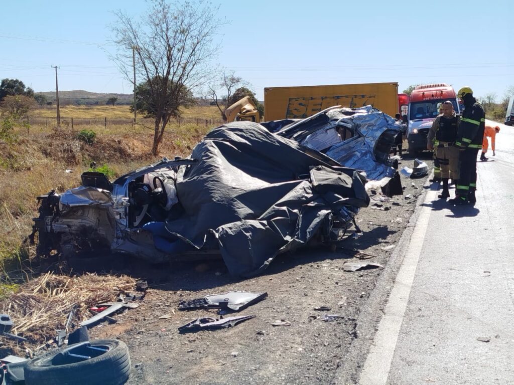 Duas pessoas morrem após grave acidente na MGC-122, em Janaúba - Foto: Divulgação/CBMMG