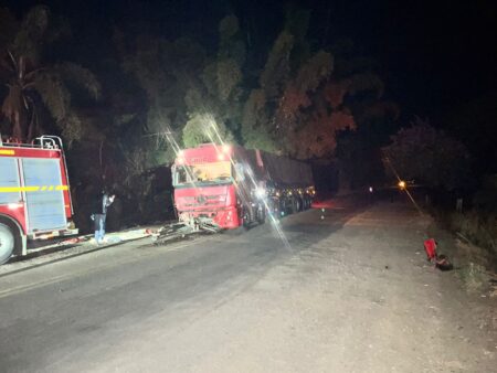 Duas pessoas morrem carbonizadas após acidente em rodovia de MG - Foto: Divulgação/Corpo de Bombeiros