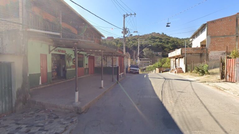 Homem é morto a tiros na porta de bar em Sabará - Foto: Reprodução/Google Street View