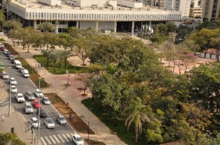 HUCM-MG oferece exames ortopédicos de graça na Praça da Assembleia, em BH - Foto: Divulgação/ALMG