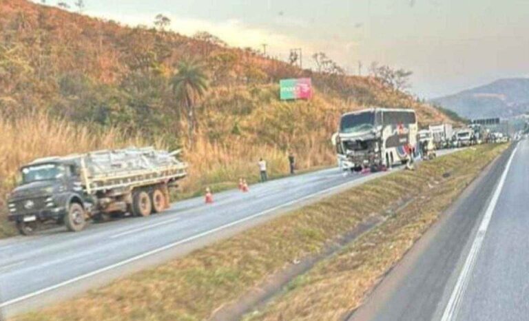 Motorista de ônibus morre em acidente na BR-040, em Esmeraldas - Foto: Reprodução/Redes Sociais