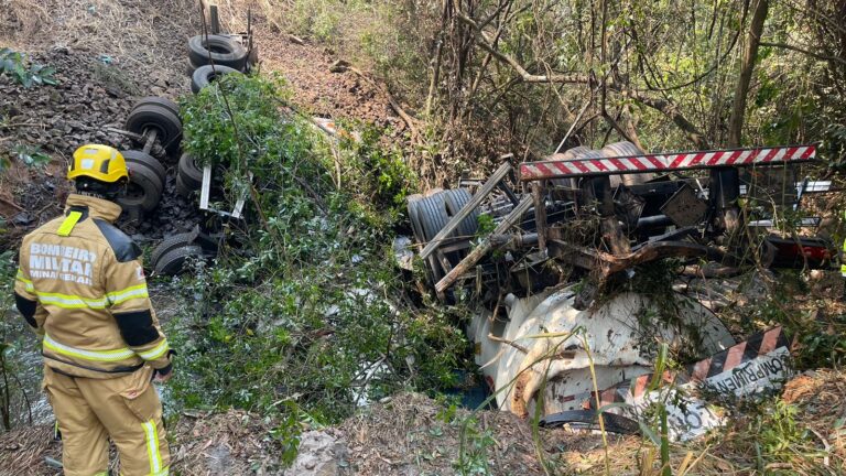 Acidente com caminhão-tanque deixa dois mortos na BR-365, em Patrocínio - Foto: Divulgação/CBMMG