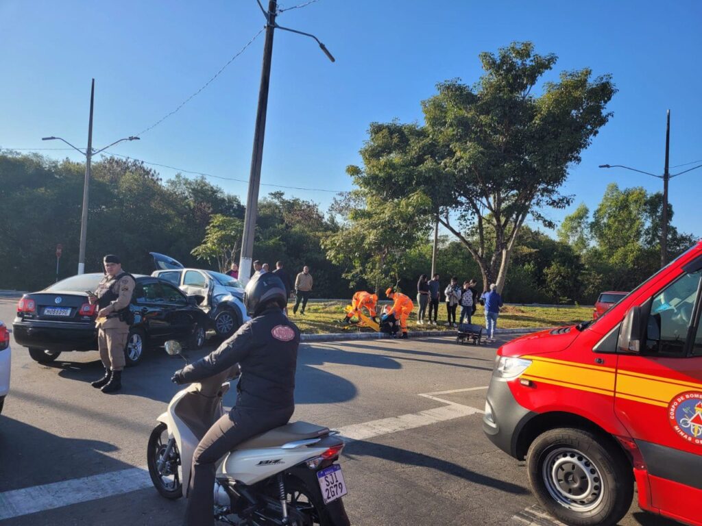 Três muheres ficam feridas após acidente em avenida de Pouso Alegre - Foto: Divulgação/CBMMG