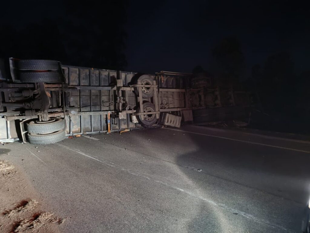 Acidente com carreta interdita trecho da Rodovia Fernão Dias - Foto: Reprodução