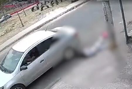 Motorista atropela adolescente e foge sem prestar socorro no bairro Lajedo, em BH - Foto: Reprodução/Câmera de segurança