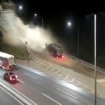 Carreta de minério perde os freios e usa área de escape no Anel Rodoviário, em BH - Foto: Divulgação/BHTrans