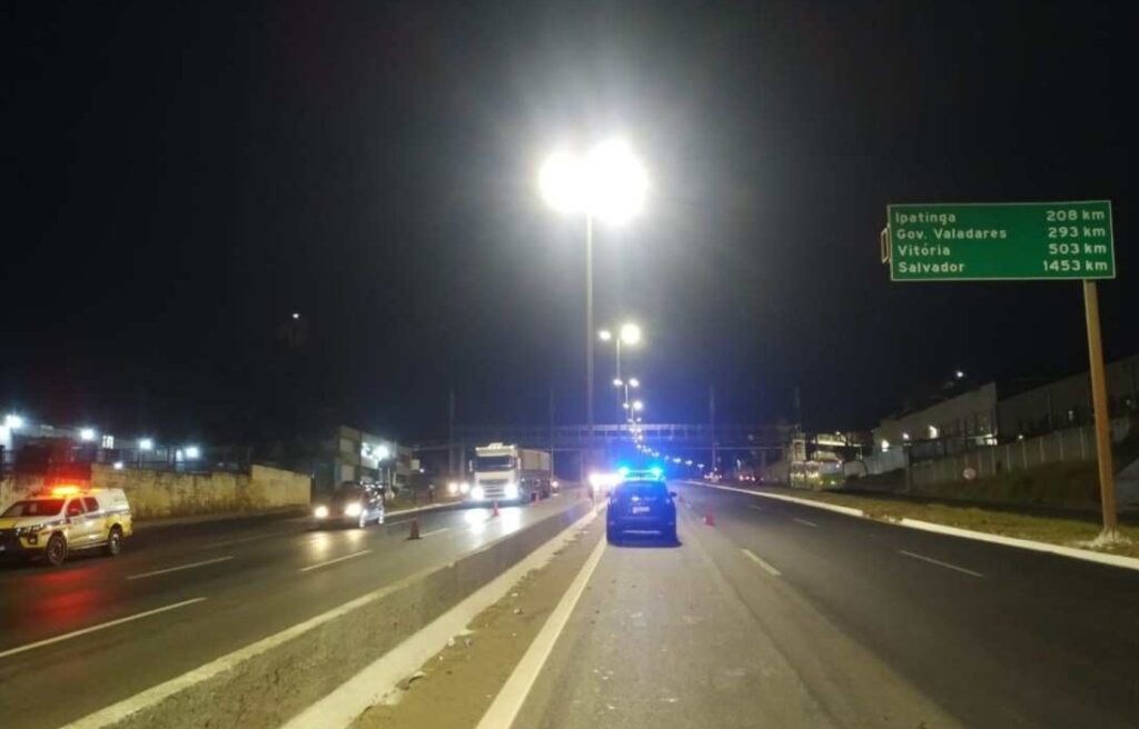 Homem morre atropelado por carro no Anel Rodoviário, em BH - Foto: Divulgação/PMRv