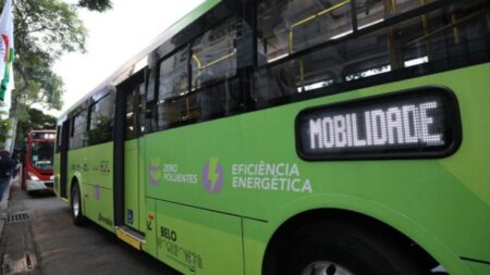 BH tem ônibus elétricos em teste; veja em quais linhas os coletivos operam - Foto: Rodrigo Clemente/PBH