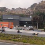 Óleo na pista provoca queda de motociclista no Anel Rodoviário, em BH - Foto: Reprodução/Redes Sociais