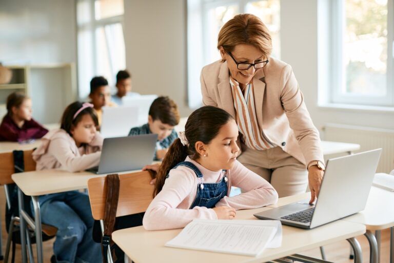 Uso da IA facilita o aprendizado bilíngue na educação básica