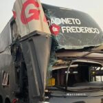 Quatro pessoas ficam feridas em acidente com ônibus dupla sertaneja João Neto & Frederico na BR-040 - Foto: Reprodução/Redes Sociais