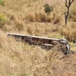 Ônibus cai em ribanceira e deixa 14 pessoas feridas em rodovia de MG - Foto: Divulgação/Polícia Militar Rodoviária