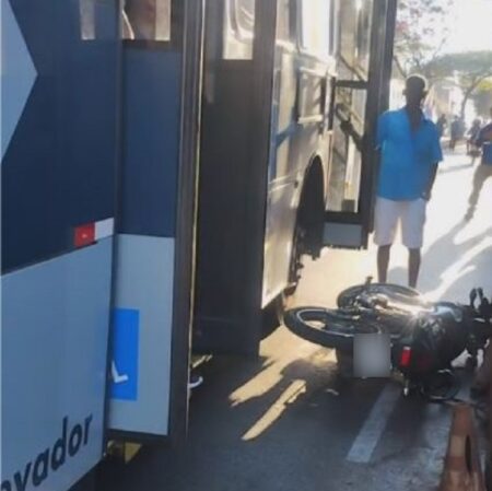 Homem fica ferido em acidente entre moto e ônibus na Via do Minério, em BH - Foto: Reprodução/Mister Bus