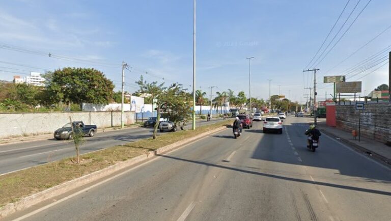 Mulher morre atropelada por ônibus na Via Expressa de Contagem - Foto: Reprodução/Google Street View