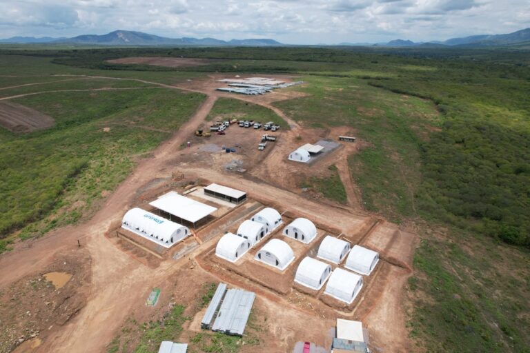 Uso de tenda pode otimizar o trabalho no canteiro de obras