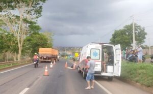 Jovem morre em acidente entre motocicleta e carreta na BR-262, em Uberaba - Foto: Divulgação/PRF