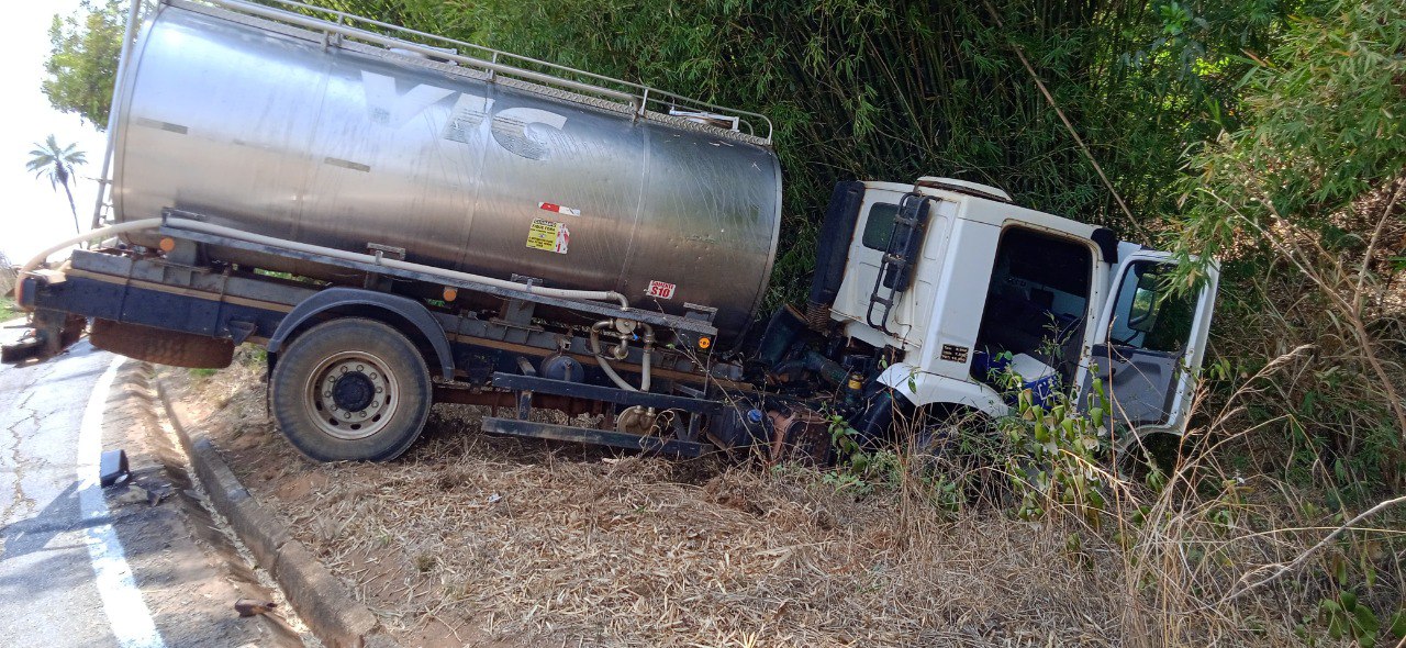 Motorista de carro fica gravemente ferido após acidente em rodovia de MG - Foto: Divulgação/CBMMG