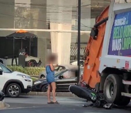 Acidente entre moto e caminhão de lixo deixa vítima na Avenida Raja Gabaglia, em BH - Foto: Reprodução/Redes Sociais