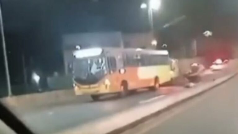 Motociclista morre em acidente com ônibus na Avenida Olinto Meireles, em BH - Foto: Reprodução/Redes Sociais