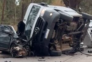 Acidente entre ônibus, van e carro deixa vítimas na BR-040, em Nova Lima - Foto: Reprodução/Redes Sociais