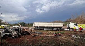 Engavetamento entre quatro veículos deixa dois mortos em rodovia de MG - Foto: Divulgação