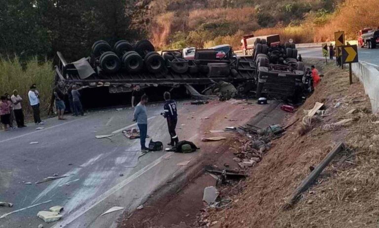 Grave acidente com carreta deixa mata motorista e passageira ferida na BR-262, na Grande BH - Foto: Reprodução/Redes Sociais