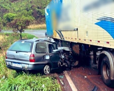 Acidente entre carro e carreta deixa vítima na BR-381, em Sabará - Foto: Reprodução/Redes Sociais